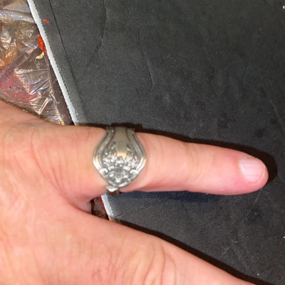 One of a kind, handmade, vintage spoon ring size 8 cute pattern - Picture 3 of 3